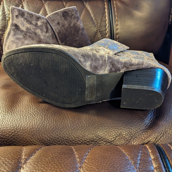 Qupid Light Pink Velvet Ankle Booties Size 7 - Picture 5 of 6